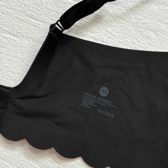 Quttlzze Black Deep V Seamless Wireless Bralette, Size Medium - Picture 5 of 5